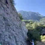 Grimpeurs s'assurant dans les Cévennes